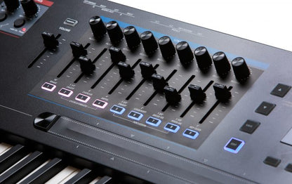 Kurzweil K2700 88-key Synthesizer Workstation